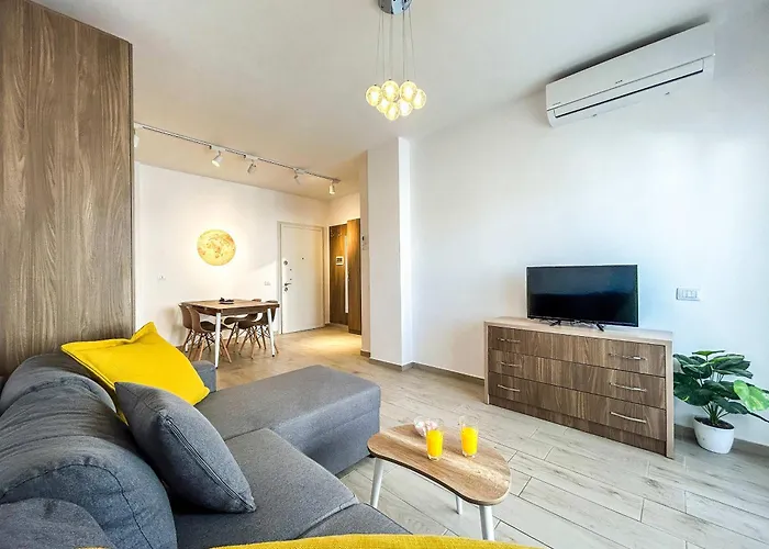 Crystal Shore D18 Golem (Tirana)