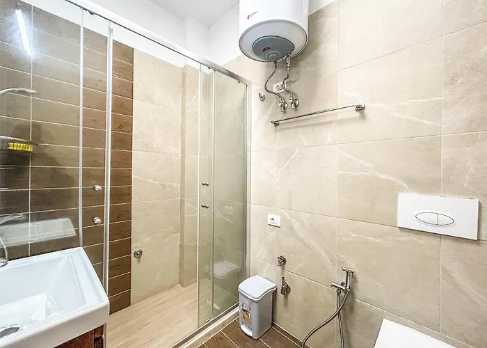 Crystal Shore D18 Golem (Tirana)